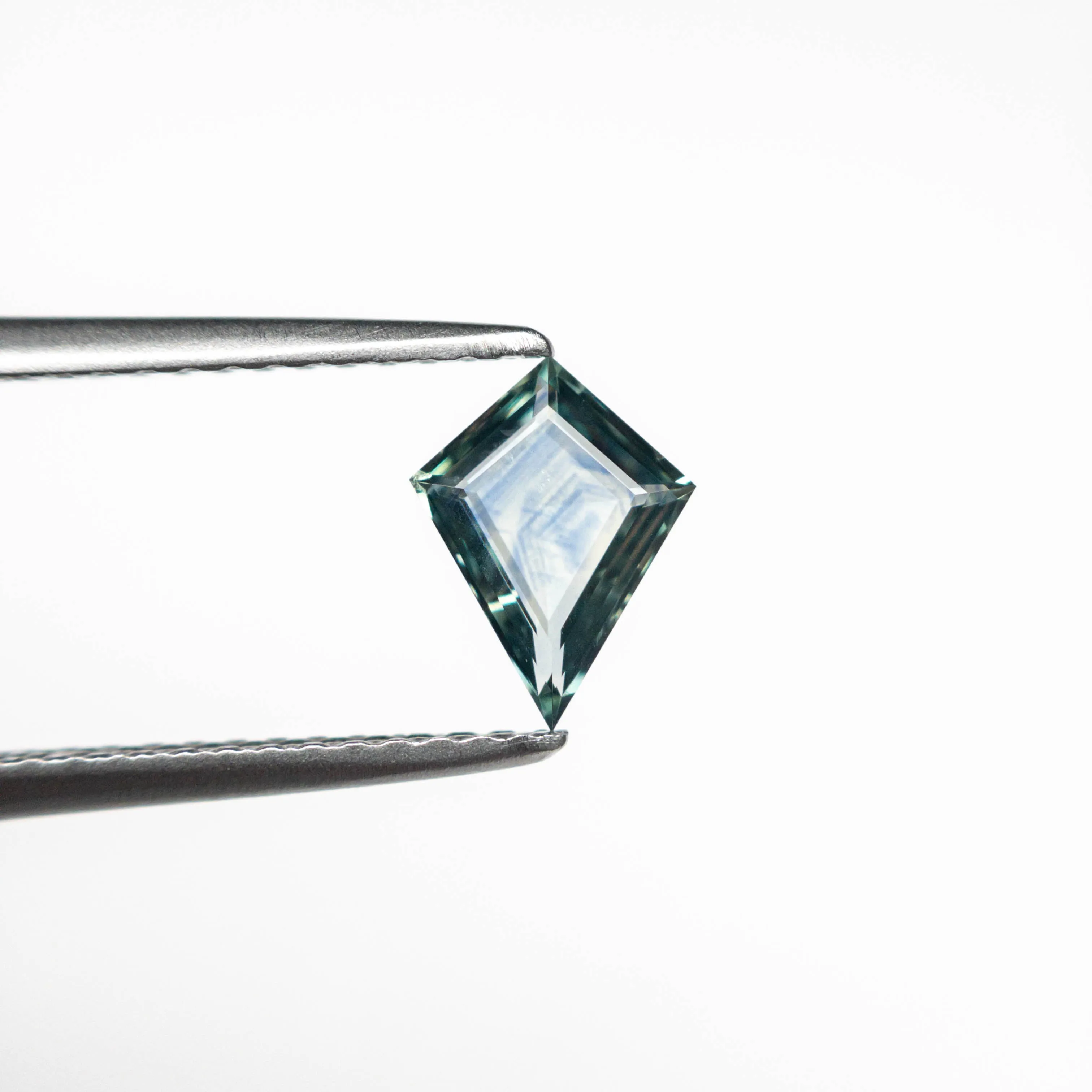 0.60ct 7.77x5.91x2.16mm Kite Step Cut Sapphire 22266-10